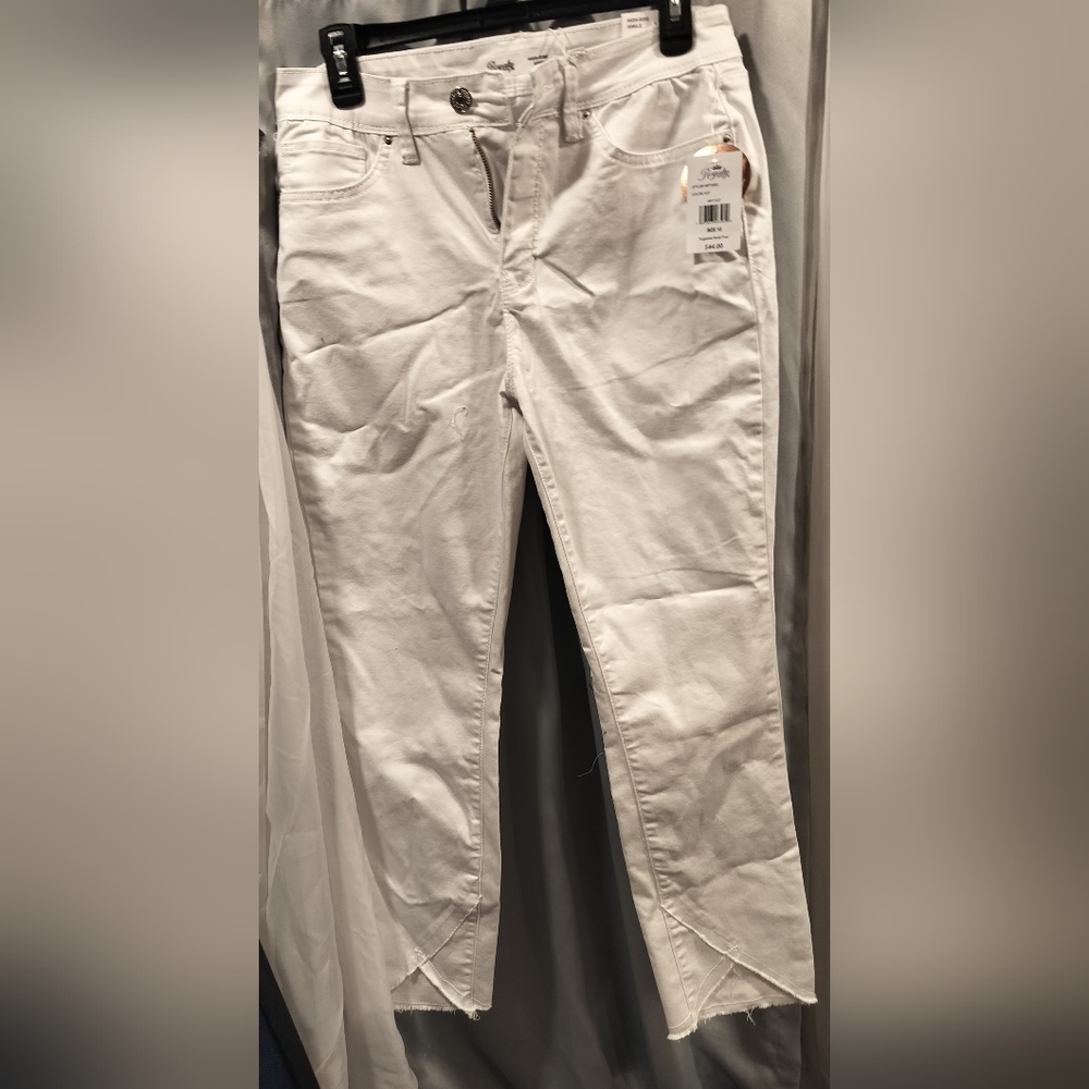 White high rised ankle jeans